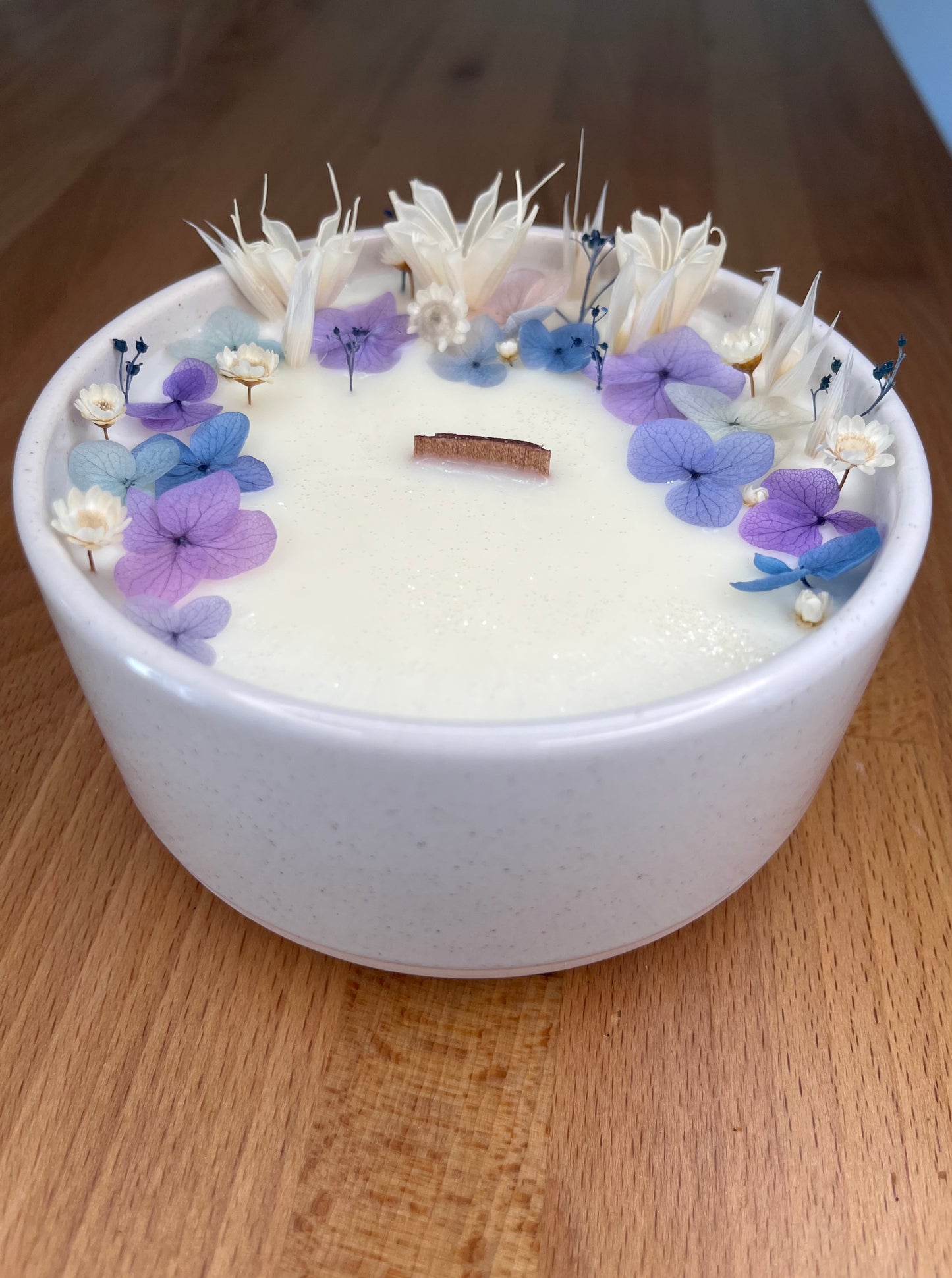 Bougie fleurie Camaieu de bleu 440G