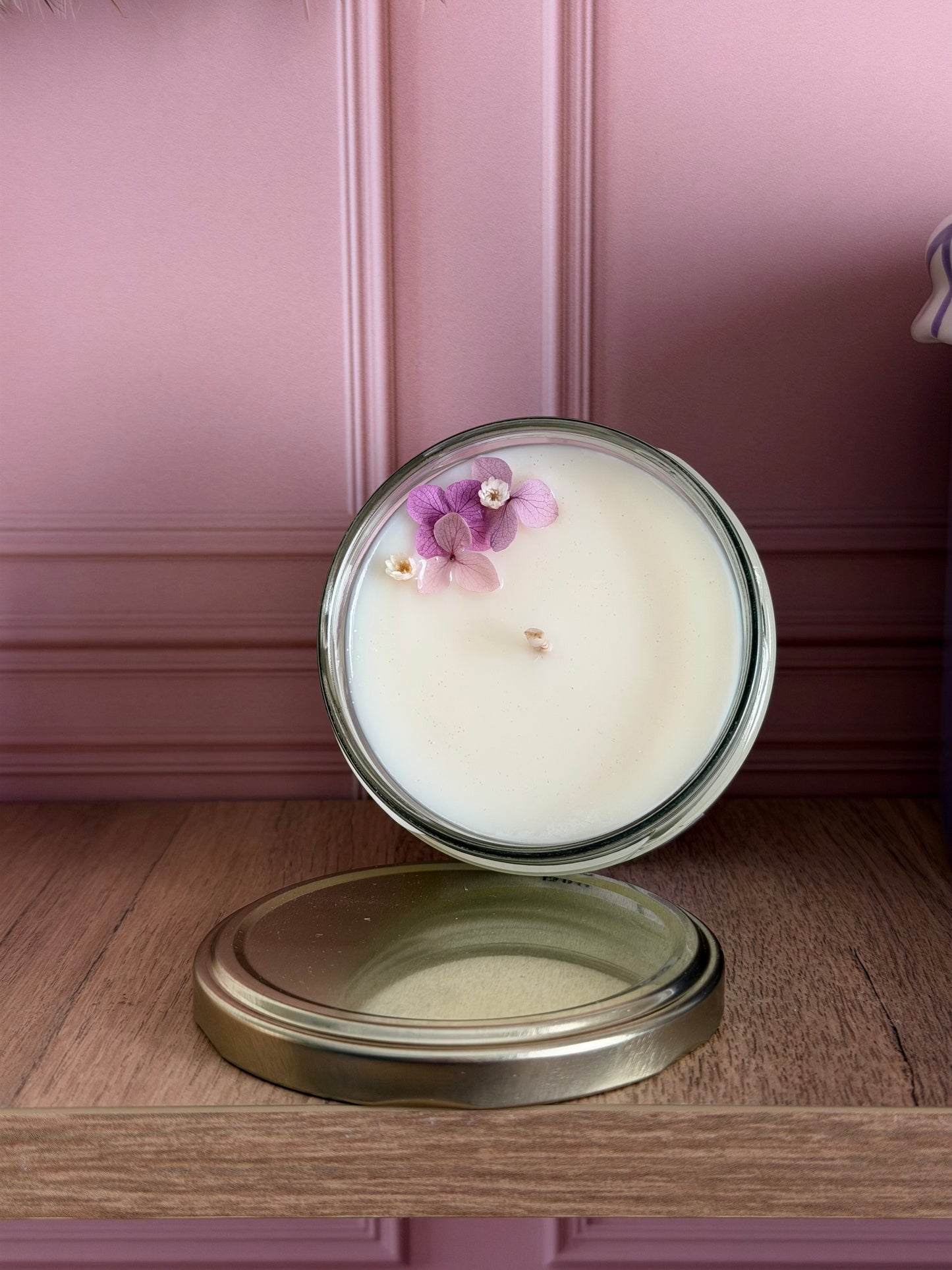 Bougie parfumée Cassis Freesia ~ Classique ~ 160G 💜